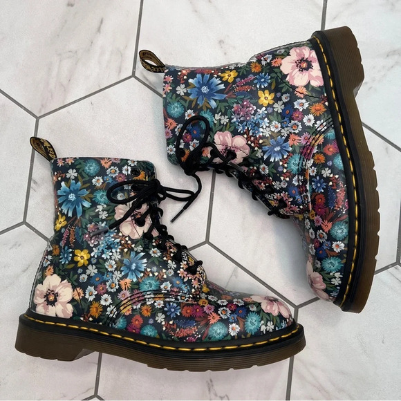 Dr. Martens 1460 Pascal Wanderlust Multicolored Floral Boot Size 7 Women - Picture 3 of 9